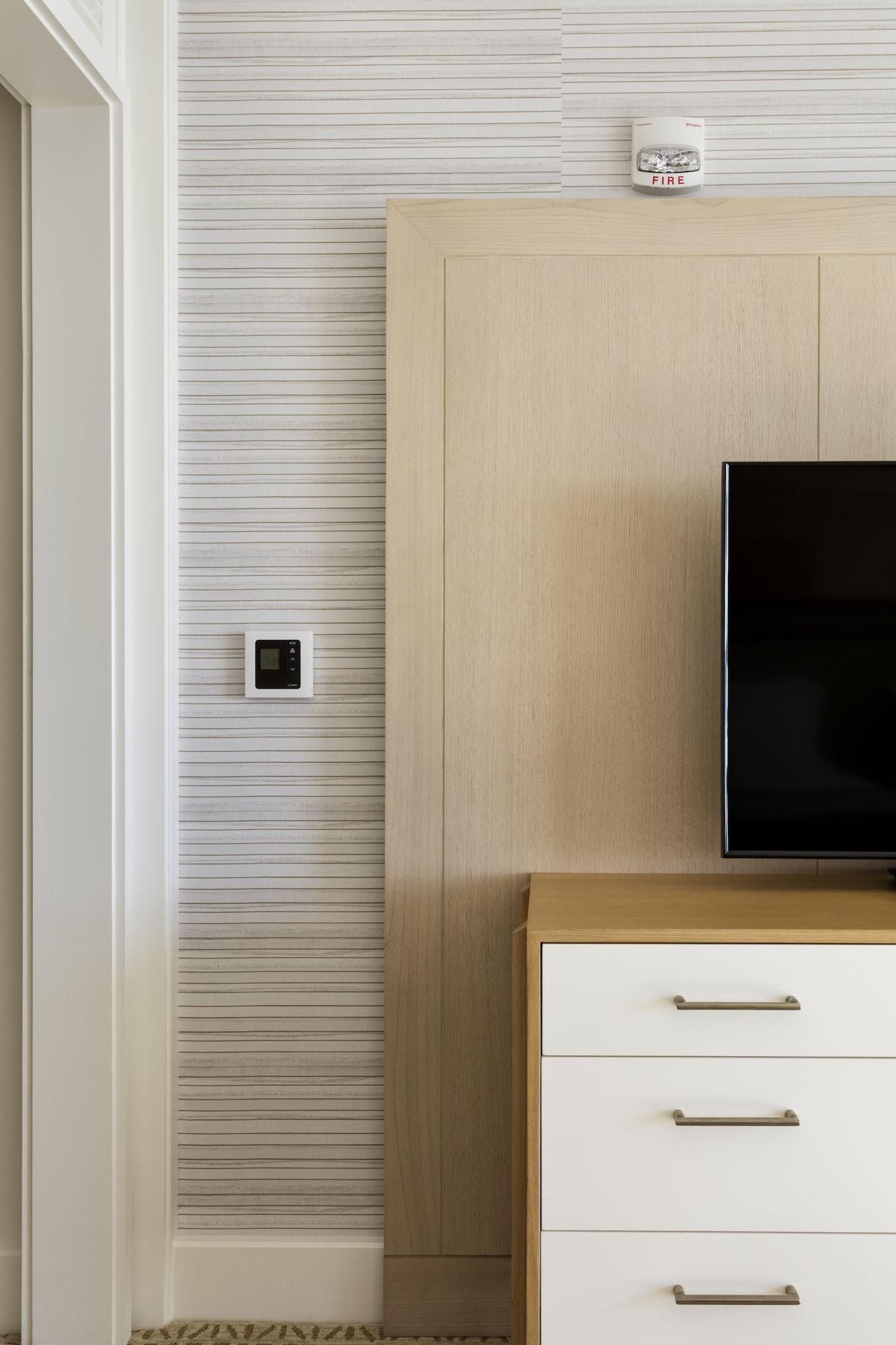 Halekulani - No Resort Fee Χονολουλού Εξωτερικό φωτογραφία A Nest Learning Thermostat installed on a wall
