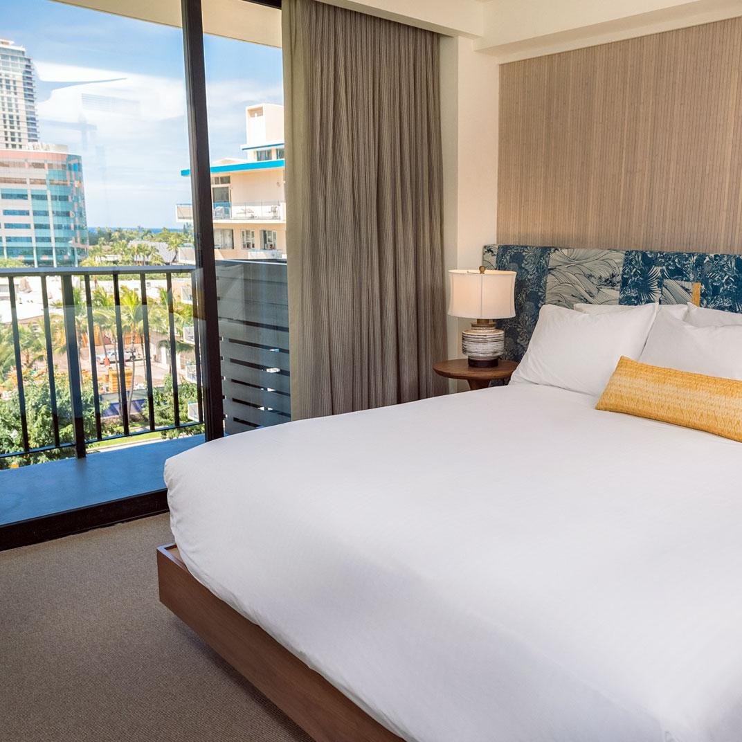 Halekulani - No Resort Fee Χονολουλού Εξωτερικό φωτογραφία A bedroom at the Hilton San Diego Bayfront