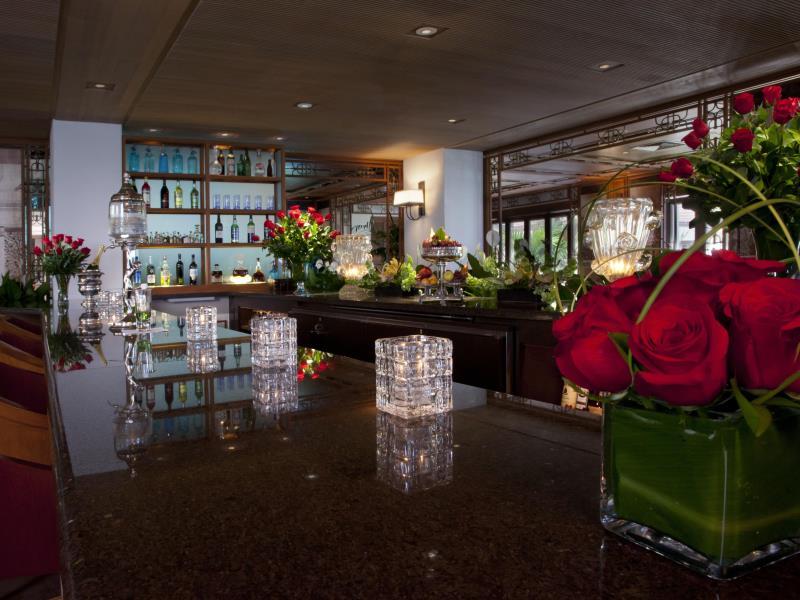 Halekulani - No Resort Fee Χονολουλού Εξωτερικό φωτογραφία The bar at the Mandarin Oriental, Washington DC