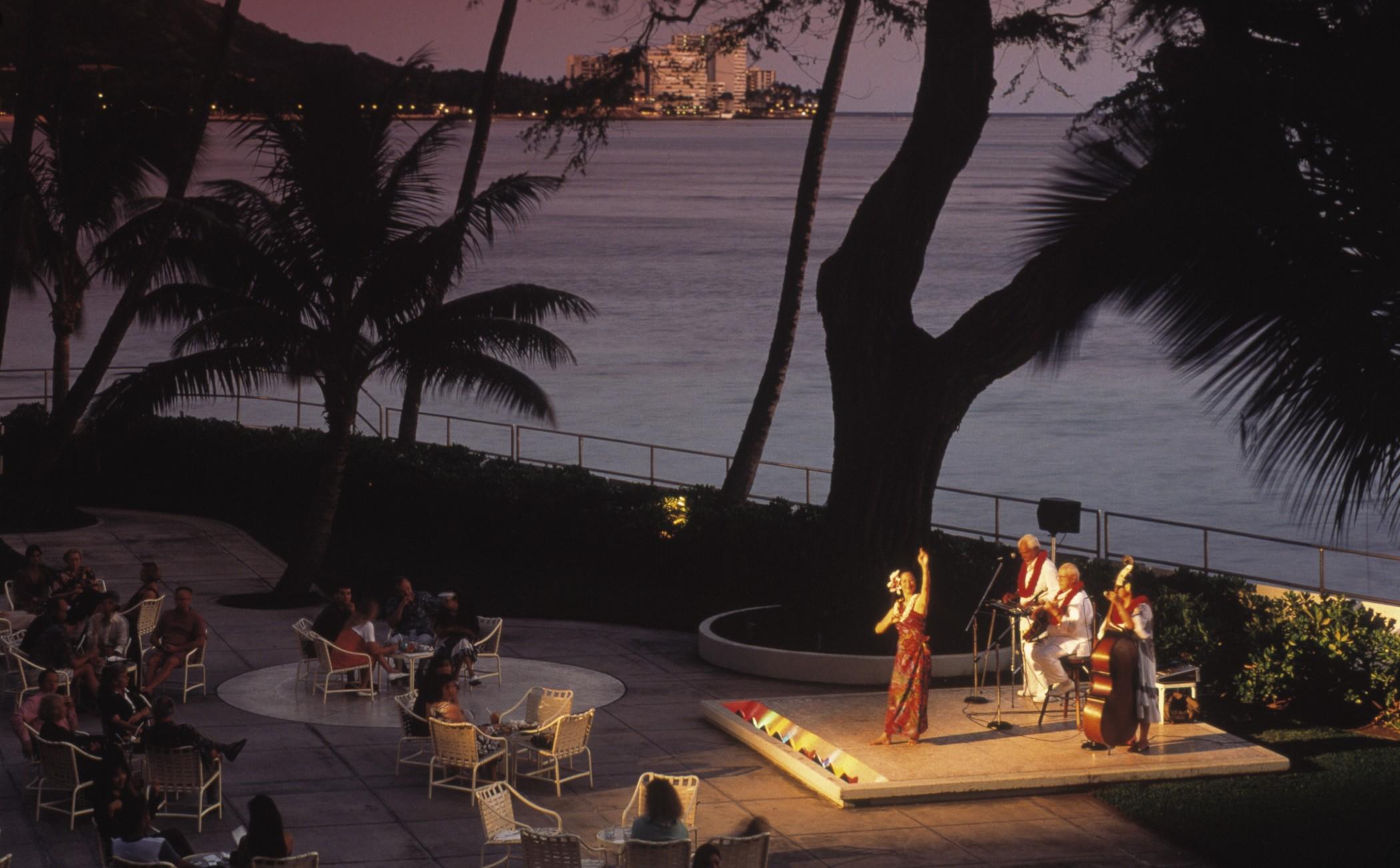 Halekulani - No Resort Fee Χονολουλού Εξωτερικό φωτογραφία Luau at the Hilton Hawaiian Village