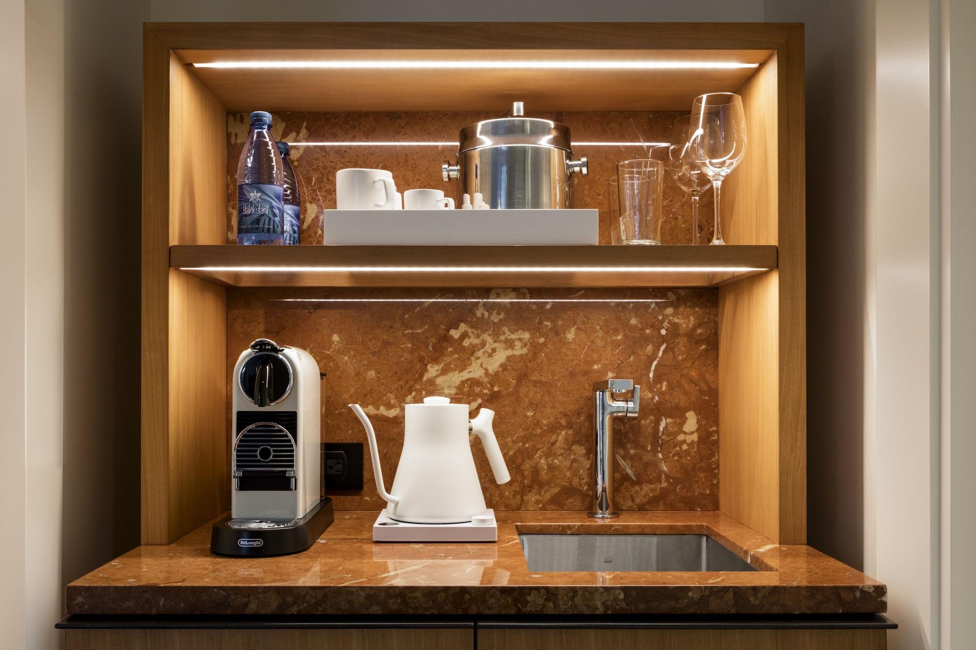 Halekulani - No Resort Fee Χονολουλού Εξωτερικό φωτογραφία A Nespresso machine in a hotel room
