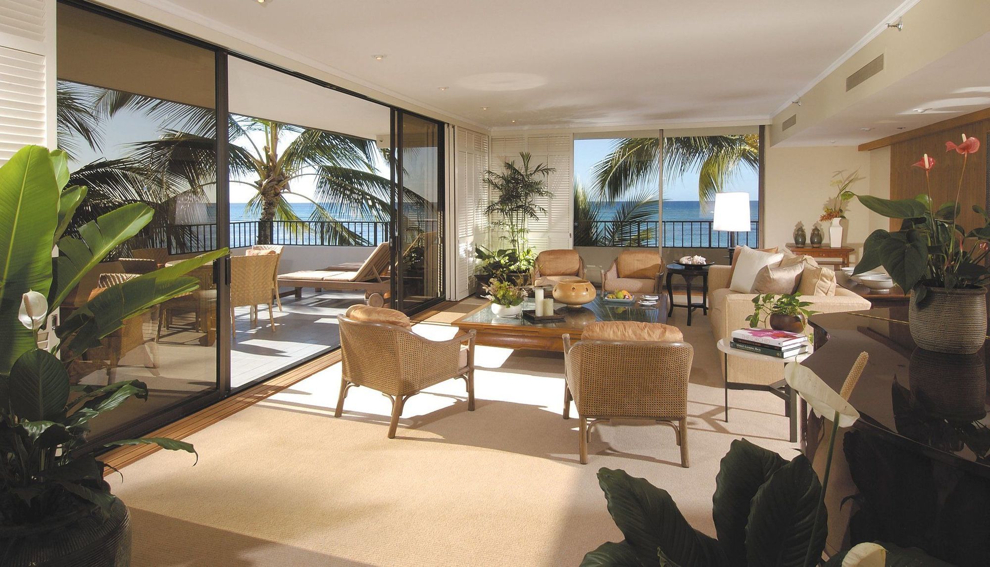 Halekulani - No Resort Fee Χονολουλού Δωμάτιο φωτογραφία A living room at the Four Seasons Resort