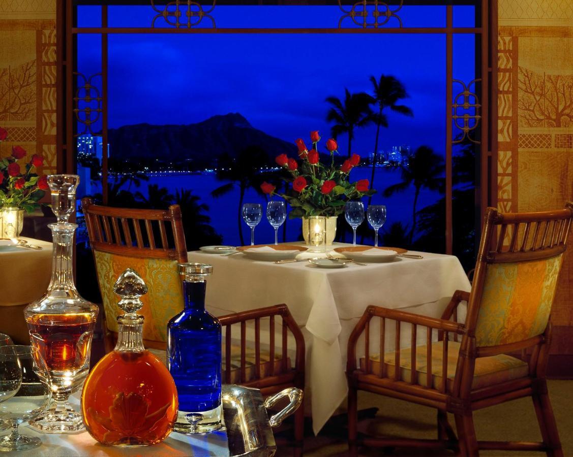Halekulani - No Resort Fee Χονολουλού Εξωτερικό φωτογραφία A table set for dinner